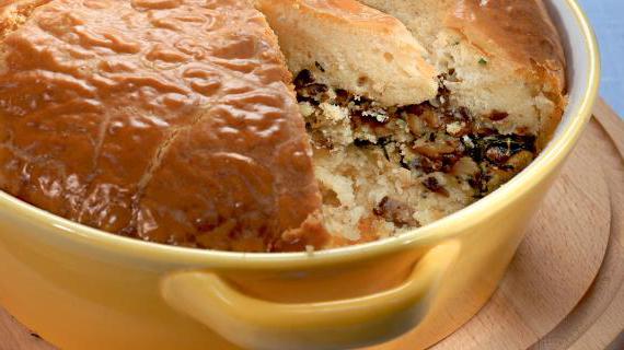 Вкусный пирог с грибами и зеленью: домашний аромат на каждый день