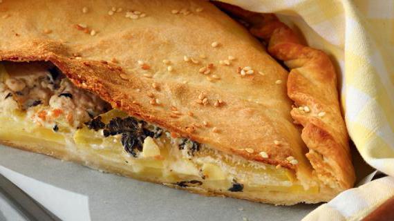 Ароматный пирог с кабачками, картофелем и сыром — вкусная и полезная закуска