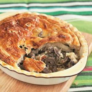 Домашний пирог с куриными потрошками: ароматный и сытный ужин