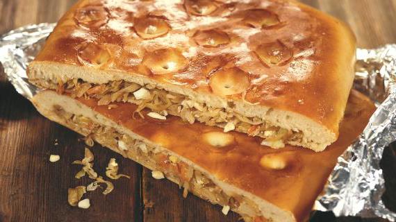 Ароматный пирог с квашеной и свежей капустой — вкусное и полезное блюдо