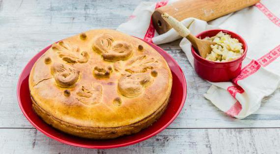 Ароматный пирог с мясом и капустой для всей семьи