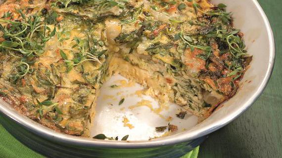 Ароматный пирог с руколой, моццареллой и яйцом