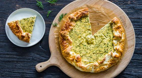Вкусный и ароматный пирог с творожной начинкой и свежим укропом