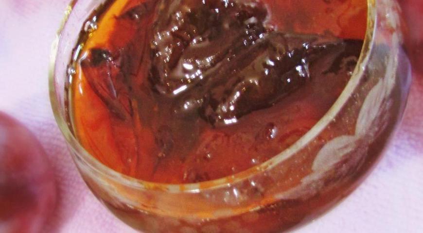 Наслаждайтесь вашим домашним пряным сливовым джемом! Приятного аппетита!