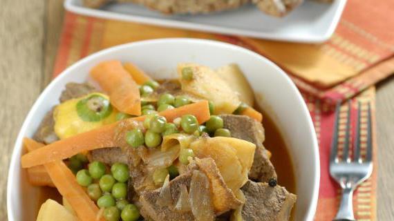 Ароматный рагу из говядины с овощами и вином