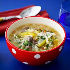 Ароматный рассольник с куриными потрошками, приготовленный в мультиварке