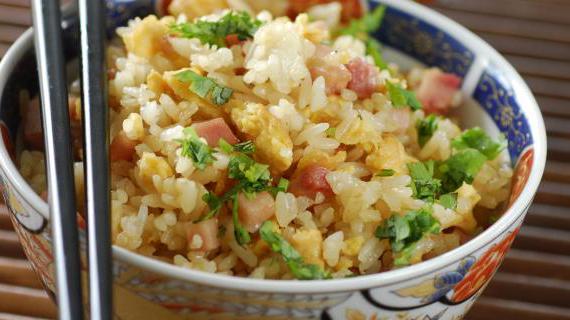 Ароматный рис с яйцами и ветчиной – быстрый и вкусный завтрак