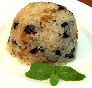 Ароматный рисовый пудинг с курагой, черносливом и грецкими орехами