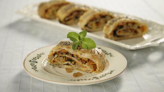 Ароматный рулет с тыквой, маком и изюмом