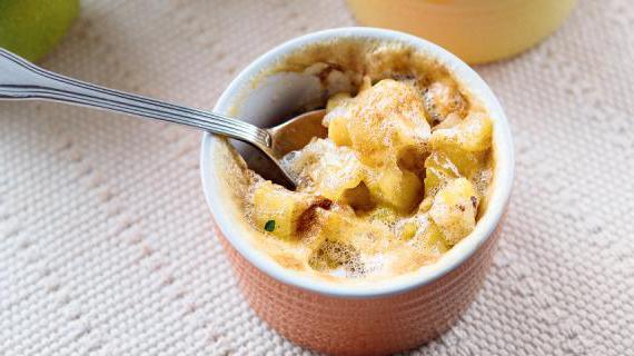 Ароматный сабайон с карамелизированными яблоками и орехами