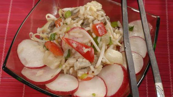 Ароматный салат с рисом, грибами и ананасом по-китайски