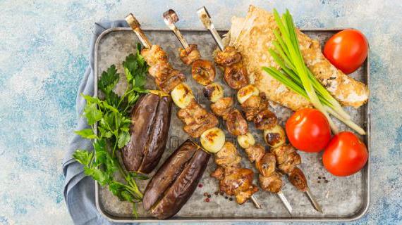 Вкусный шашлык из баранины с ароматными запеченными баклажанами