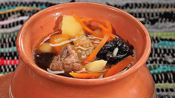 Вкусный и ароматный суп Хорда с черносливом и овощами