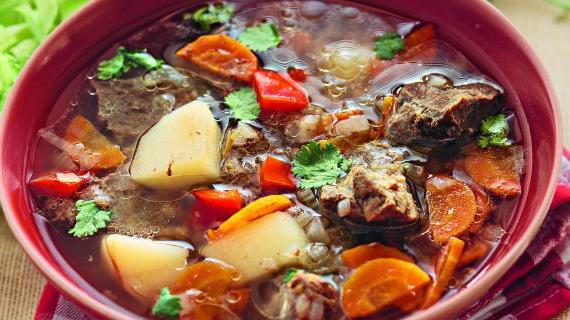 Ароматный суп из баранины с кориандром и кинзой