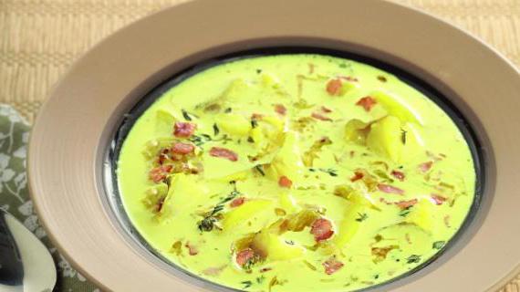 Ароматный суп из трески с картофелем и копчёным беконом