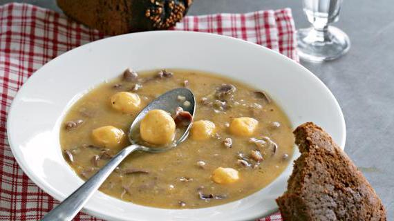 Ароматный суп с куриными потрошками и овощами