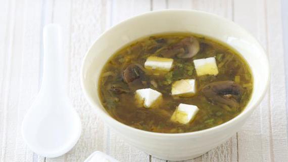 Ароматный суп с шелковым тофу и свежими шампиньонами