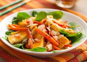 Вкусный и ароматный салат из тофу с хрустящей морковью и пряным апельсиновым соусом