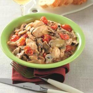 Ароматный цыпленок с шампиньонами, коньяком и изысканными нотками белого вина