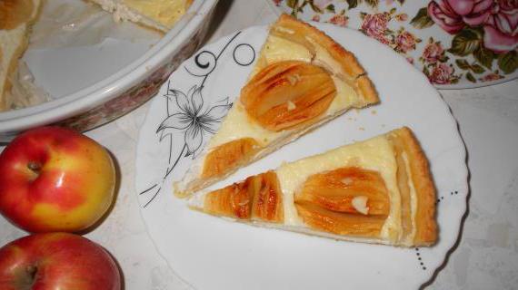 Ароматный творожный пирог с яблоками и миндалем