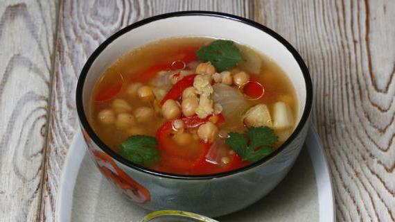Вкусный вегетарианский суп из бобовых с запеченными овощами: полезное и ароматное блюдо