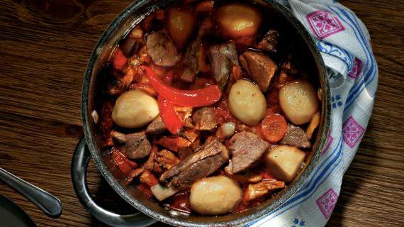 Венгерский Бограч — Ароматный и Насыщенный Суп с Мягким Бульоном и Овощами