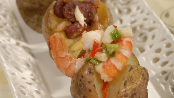 Ароматный запеченный картофель с двумя вкусными начинками