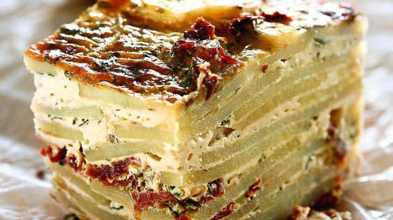 Вкусный и ароматный запеченный картофель с сыром и вялеными помидорами — идеальное блюдо для семейного ужина
