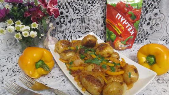 Ароматный жареный картофель с овощами и пикантным кетчупом — быстрое и сытное блюдо для всей семьи
