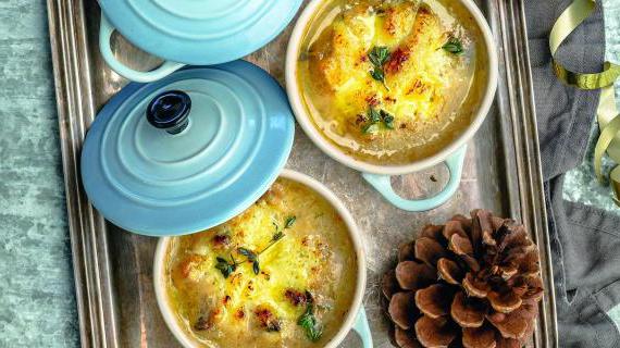 Нежный и ароматный жюльен из куриного филе с грибами в сливочном соусе