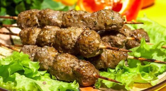 Ароматный зимний люля-кебаб из свинины по домашнему рецепту