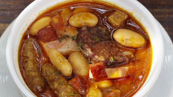 Аутентичный рецепт астурианской фабады с копченостями и белой фасолью