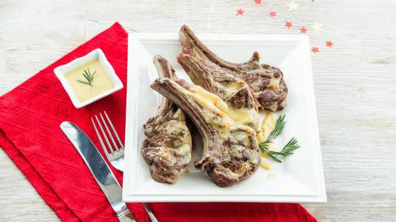 Бараньи отбивные с ароматным горчичным соусом