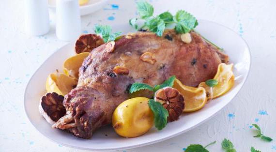Баранья лопатка с мятой, чесноком и лимонами: вкусное блюдо для семейного ужина