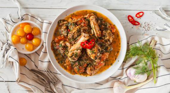 Чахохбили по-грузински: ароматное мясное блюдо с пряной зеленью