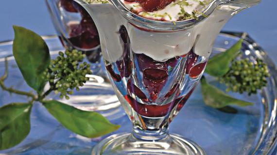 Десерт "Вишня с миндальным кремом": нежное сочетание ягод и ароматного ликера