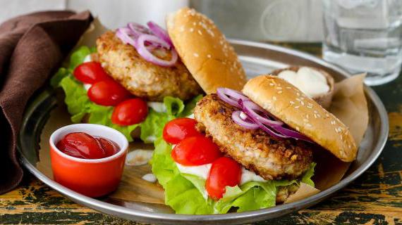 Легкие и полезные бургеры из курицы или индейки