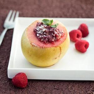 Диетический десерт: яблоки по-венски в мультиварке