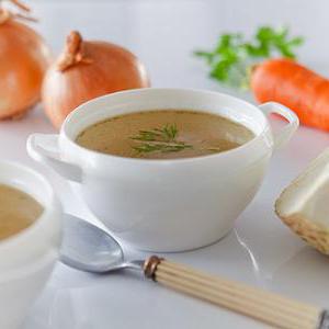Диетический мясной бульон, приготовленный в мультиварке
