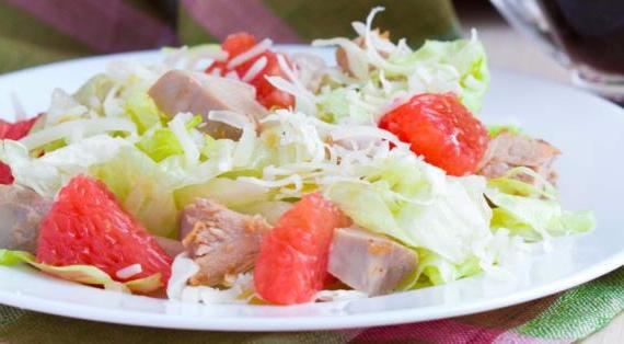 Диетический салат из грейпфрута с курицей