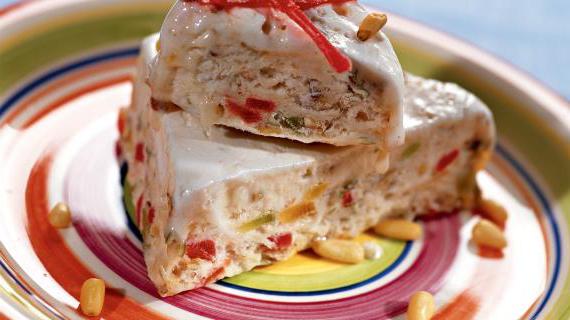 Домашнее мороженое с орехами и цукатами: изысканное лакомство без сахара