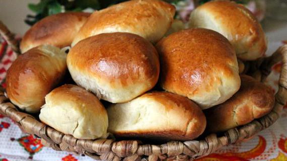 Домашние пирожки с картошкой и луком: уютная выпечка для дружеского чаепития