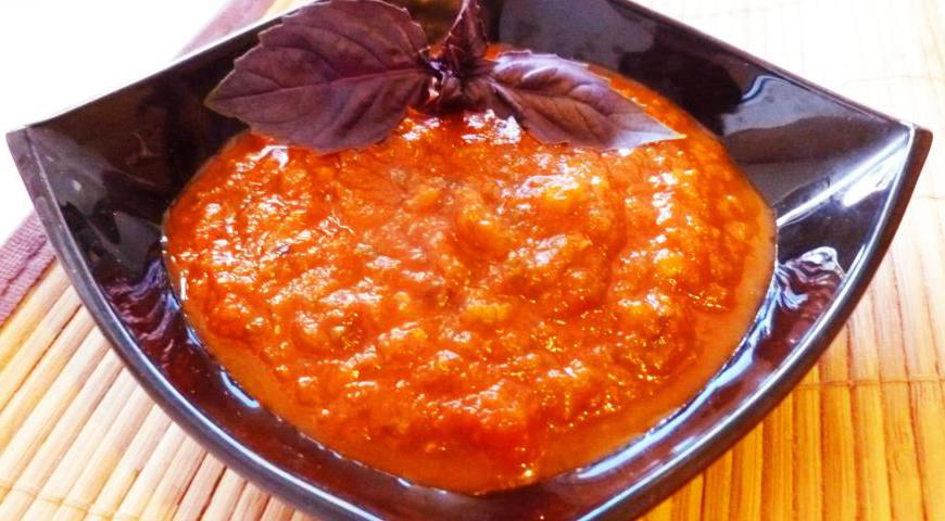 Подавайте вашу домашнюю пассату к пасте, мясным блюдам или как основу для пиццы. Приятного аппетита!