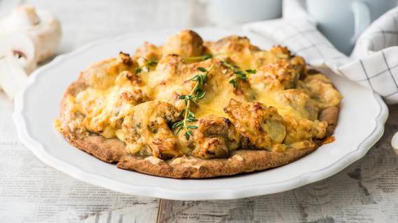 Домашняя галета с грибами и сыром