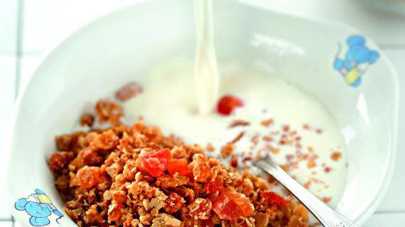 Домашняя гавайская гранола с тропическими фруктами и орехами