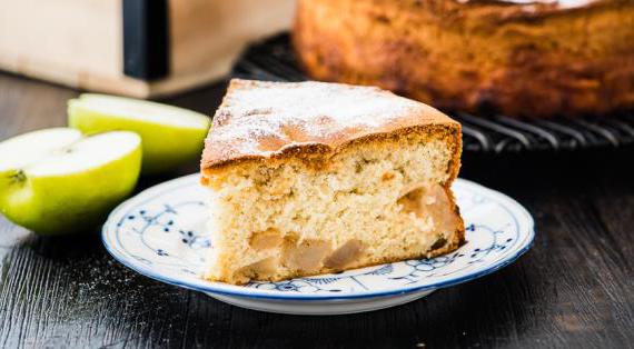 Домашняя шарлотка с яблоками и грушами: простой рецепт для всей семьи