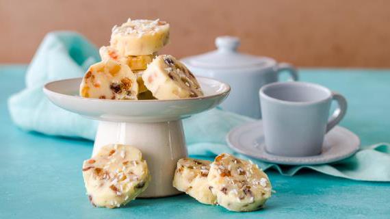 Домашняя шоколадная нуга с орехами и цукатами