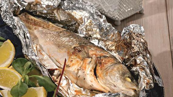 Инкрустированная рыба с нежной сырной начинкой, насыщенной ароматом и вкусом