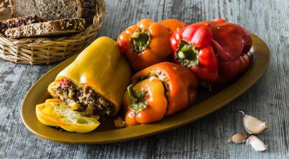 Фаршированные перцы с диким рисом и бараниной
