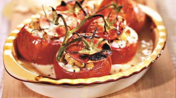 Фаршированные помидоры по-домашнему. Горячий рецепт с курицей и йогуртом